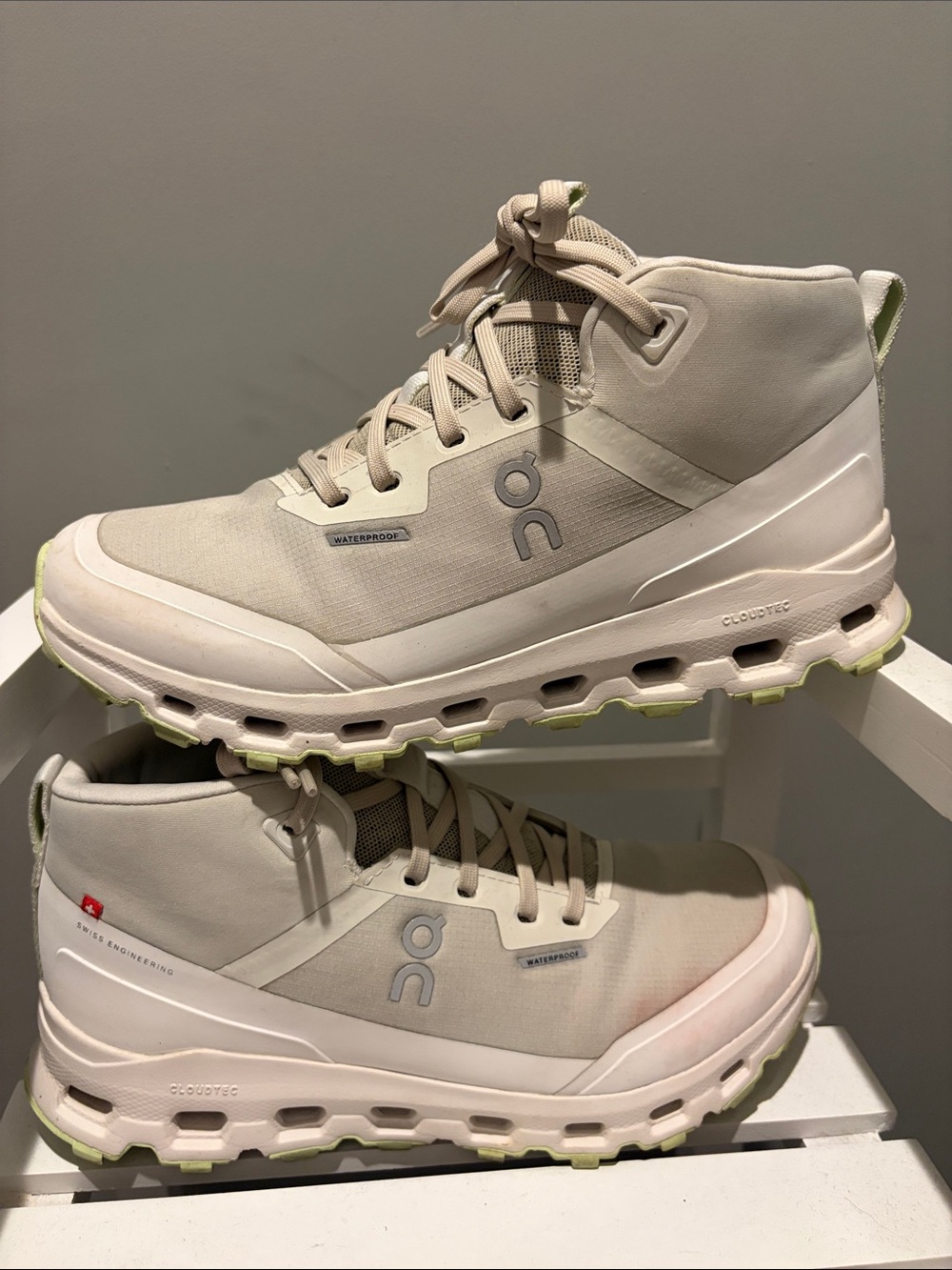 On Running Light Beige Hiking Sneakers with Lime Accents WATERPROOF